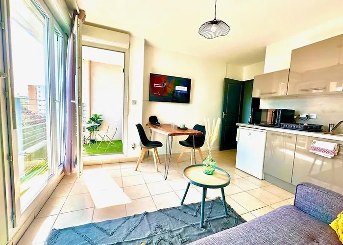 Lumineux T1 : Balcon, Tv Sat&Vod, Proche Part-Dieu & Universite