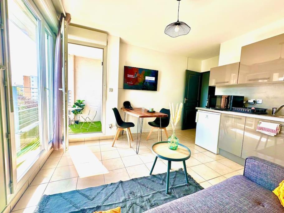 Apartment Lumineux T1 : Balcon, Tv Sat&vod, Proche Part-dieu & Universite Villeurbanne