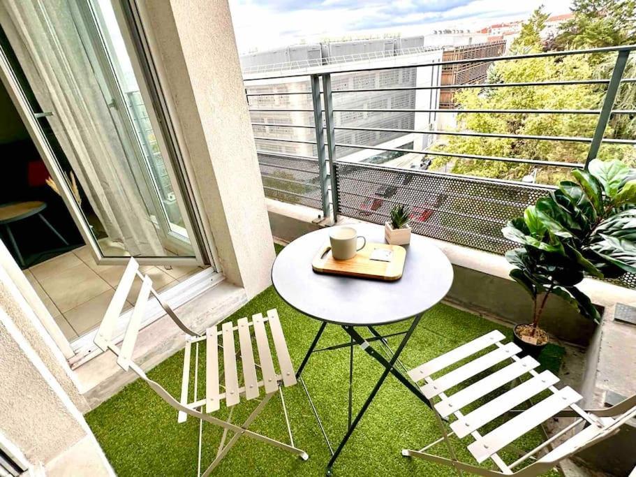 Apartment Lumineux T1 : Balcon, Tv Sat&vod, Proche Part-dieu & Universite *