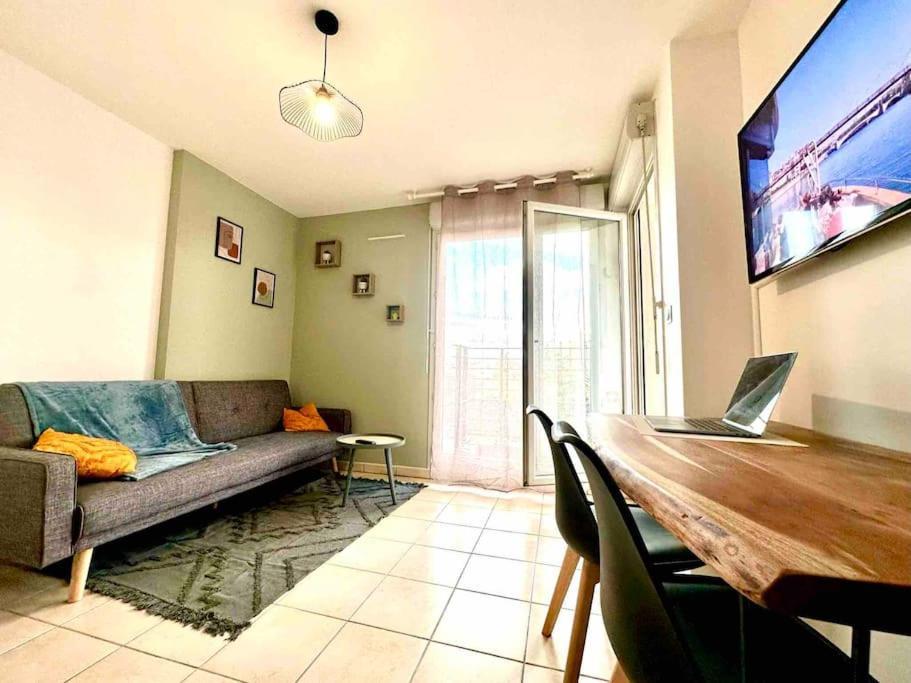 Apartment Lumineux T1 : Balcon, Tv Sat&vod, Proche Part-dieu & Universite